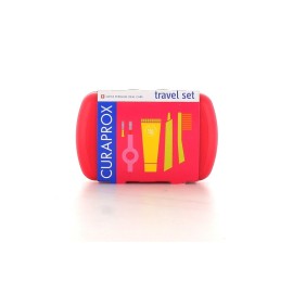 Curaprox Travel Set Πακέτο Στοματικής Υγιεινής Ταξιδίου με Οδοντόκρεμα 10ml, Οδοντόβουρτσα Πτυσσόμενη, Μεσοδόντιο Βουρτσάκι Καθαρισμού & Κουτί Μεταφοράς, 1τεμ.,Φούξια